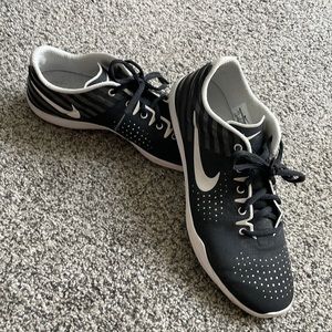 Nike Fitsole Black & White Size 9.5 Sneaker’s